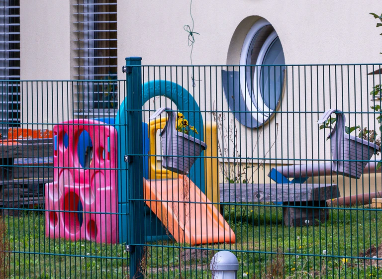 Kinder sind besonders gefährdet, weil ihr Immunsystem und ihre Organe noch nicht ausgereift sind.  — © Jens Büttner/dpa