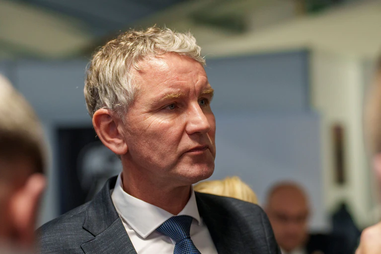 Björn Höcke wird in Bayern erwartet - und es gibt Streit darum, ob er Reden darf. — © Andreas Arnold/dpa