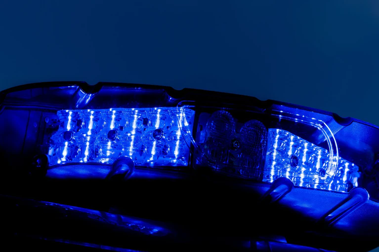 Feuerwehr, Polizei und Rettungsdienst sind mit zahlreichen Kräften im Einsatz. (Symbolbild) — © Rolf Vennenbernd/dpa