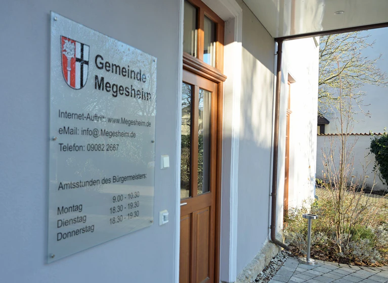 Das Büro des 1. Bürgermeisters in Megeseheim könnte nach der Wahl am 8. März zunächst leer bleiben. — © Malin Wunderlich/dpa