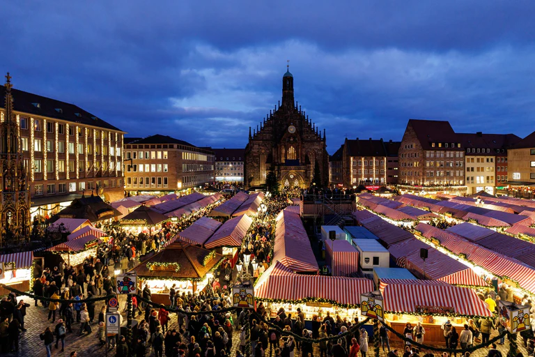 Der Nürnberger Christkindlesmarkt wird am 28. November eröffnet und geht bis zum 24. Dezember. (Archivbild) — © Daniel Karmann/dpa