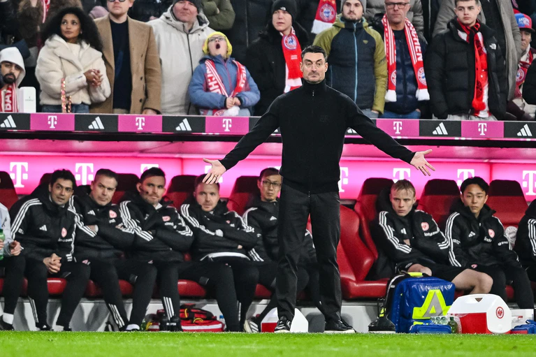 Eintracht Trainer Albert Riera sieht einen Fortschritt.  — © Harry Langer/dpa
