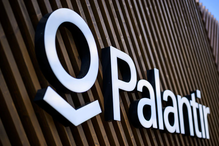 Der Hersteller der Software, Palantir, ist in Deutschland politisch umstritten. (Archivbild) — © Gian Ehrenzeller/KEYSTONE/dpa