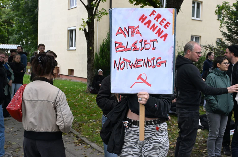 Ihre Unterstützer zweifeln ein faires Verfahren an. — © Felix Hörhager/dpa