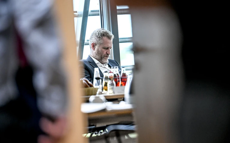 AfD-Politiker Petr Bystron hatte die Fotocollage im Sommer 2022 im Internet geteilt - damals noch auf Twitter. (Archivbild) — © Britta Pedersen/dpa