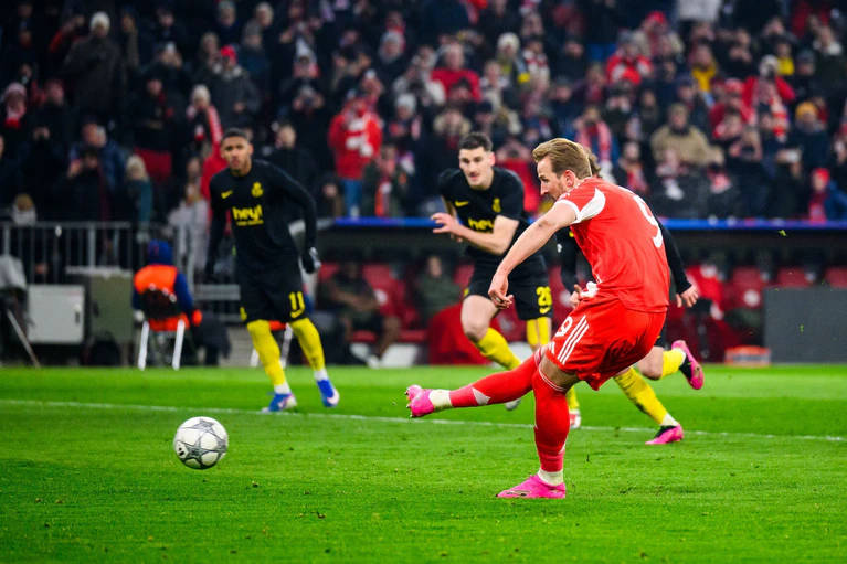 Sicher vom Punkt beim ersten Elfmeter: Harry Kane. — © Tom Weller/dpa