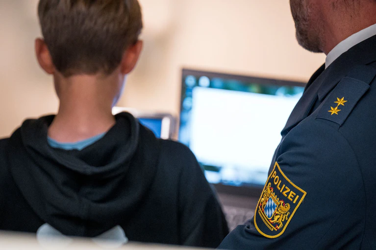  Im neuen Escape-Room sollen Jugendliche das Thema Cybersicherheit selbstständig, erkenntnisreich und mit Spaß erkunden können. — © Daniel Vogl/dpa
