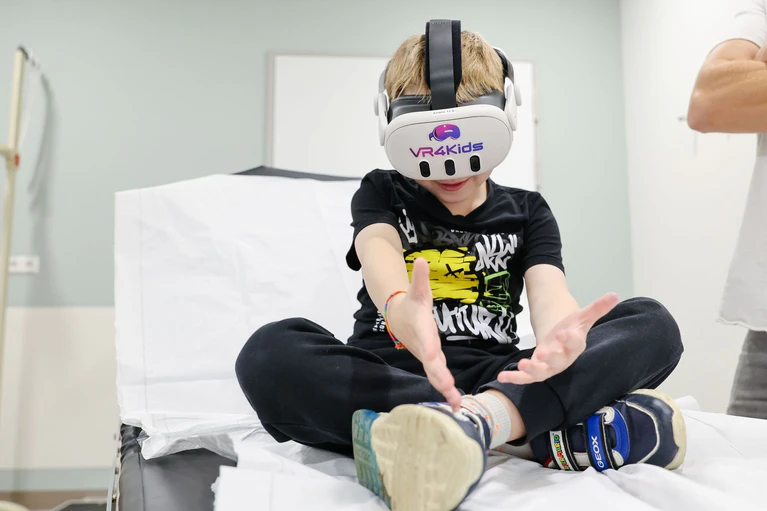 Die Kinder tauchen komplett in die virtuelle Welt ab. — © Daniel Löb/dpa