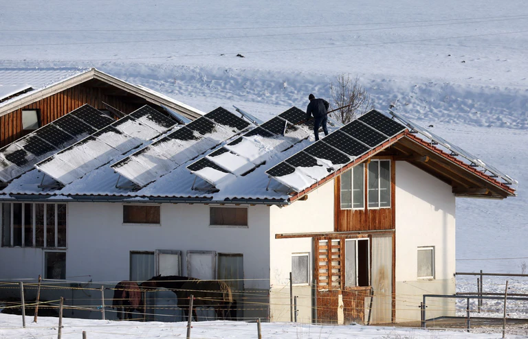 Im vergangenen Jahr produzierten private Solaranlagen in Saarland und im Bayern im Schnitt den meisten Strom.(Archiv) — © Karl-Josef Hildenbrand/dpa/dpa-tmn