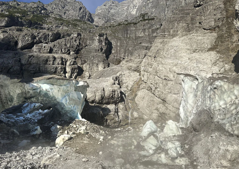 Die sogenannte Eiskapelle am Watzmann ist eingestürzt. — © -/Nationalparkverwaltung Berchtesgaden/dpa
