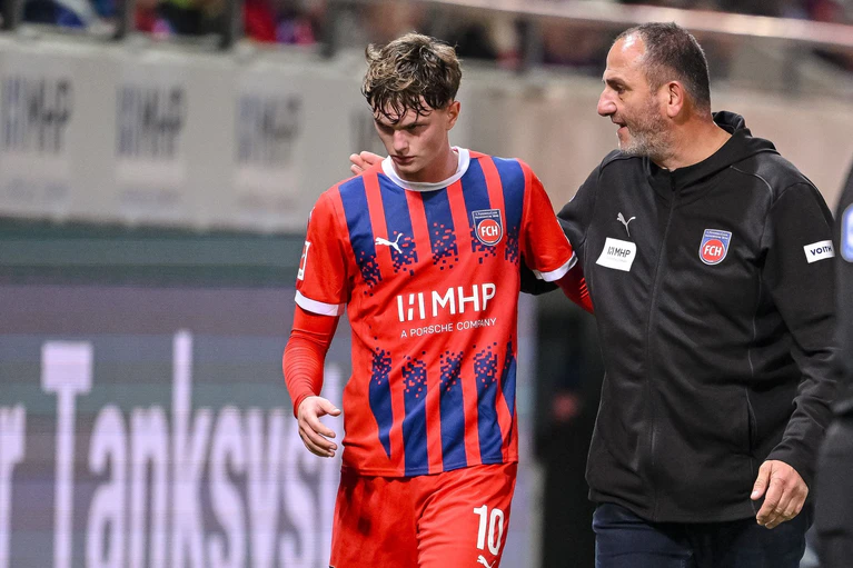 Für welche A-Nationalmannschaft Paul Wanner (l) vom 1. FC Heidenheim aufläuft, ist weiter offen. — © Harry Langer/dpa