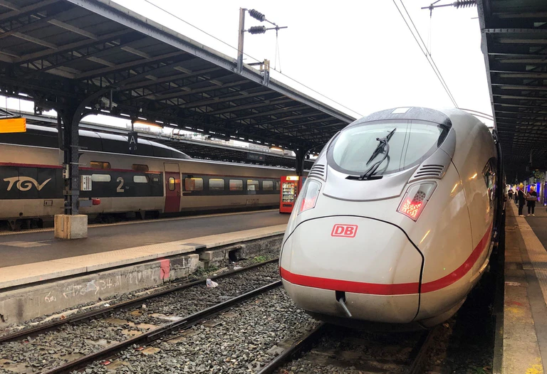 Der Bahnverkehr zwischen Deutschland und Frankreich soll ausgebaut werden. (Archivbild) — © Michael Evers/dpa