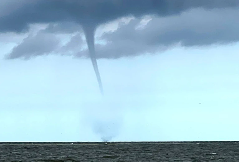 So ähnlich hat es auch über dem Bodensee ausgesehen. (Symbolbild) — © Rolf Groenewold/dpa