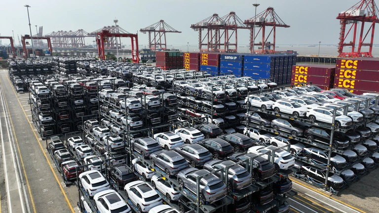 Chinesische E-Autos vor dem Export — © XinHua/dpa