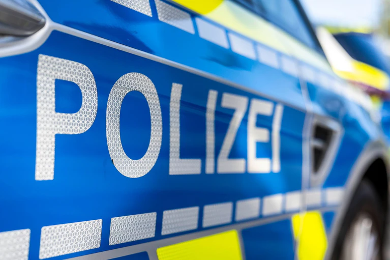 Nach den tödlichen Unfällen ermitteln die jeweils zuständigen Polizeidienststellen. (Symbolbild) — © David Inderlied/dpa