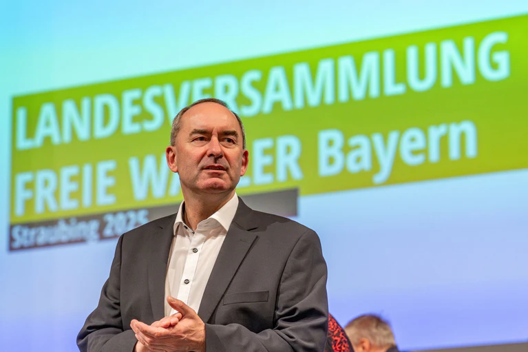 Aiwanger erhielt 82,3 Prozent der Stimmen. — © Armin Weigel/dpa