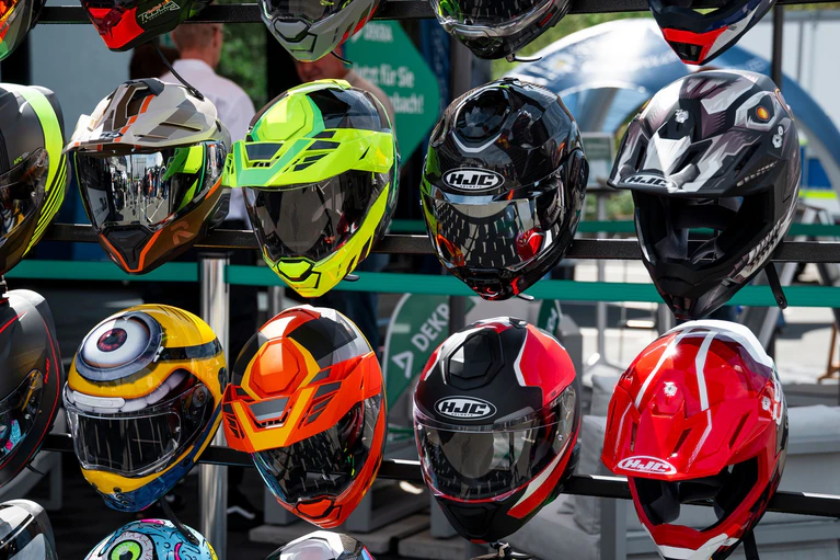 Das Motto der Sternfahrt lautet «Ankommen statt Umkommen» — © Daniel Vogl/dpa