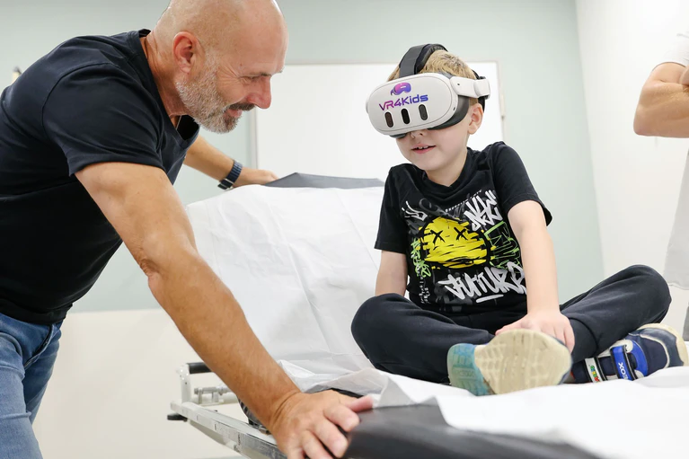 Initiator Christoph Ostler wollte seine VR-Fähigkeiten für inklusive Zwecke einsetzen. — © Daniel Löb/dpa