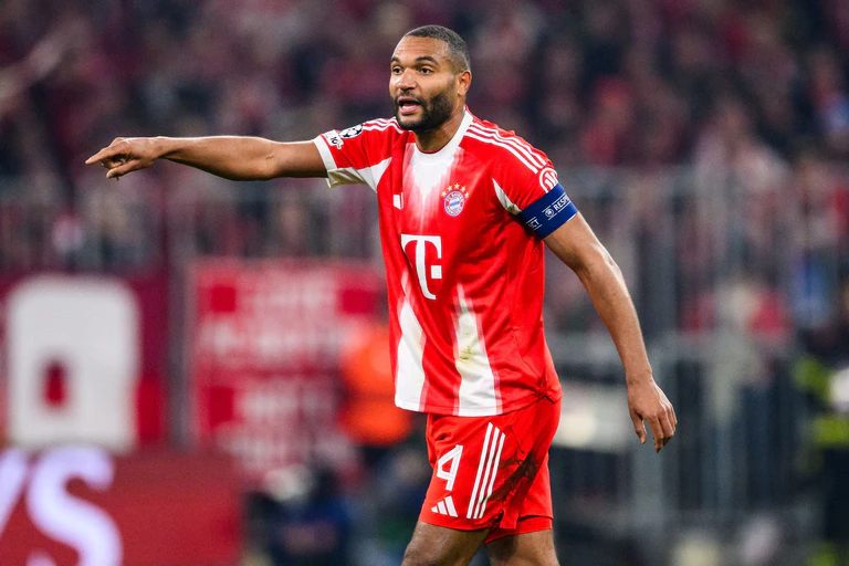 Einer von drei gesperrten Bayern-Profis. Jonathan Tah. — © Tom Weller/dpa