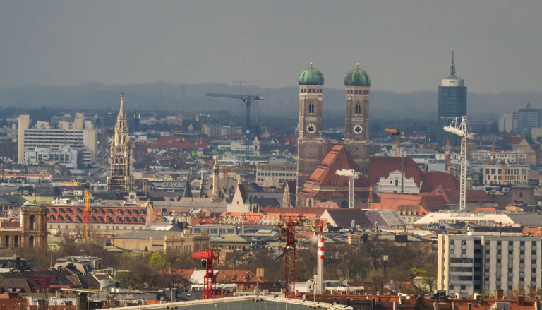 München hat nur wenige hohe Gebäude - das hat Gründe. (Archivbild) — © Peter Kneffel/dpa