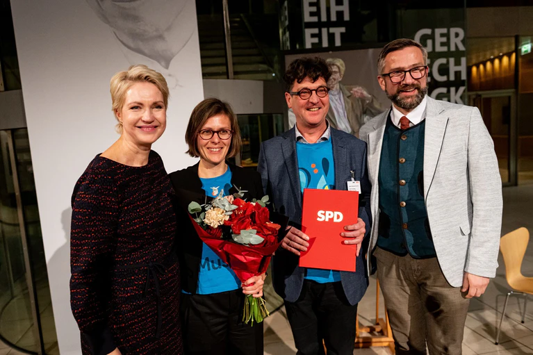 Die SPD hat den Regine-Hildebrandt-Preis verliehen - unter anderem an das Musikprojekt Musaik aus Dresden. — © Fabian Sommer/dpa