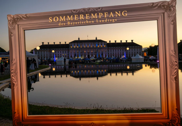  Schloss Schleißheim bot eine stimmungsvolle Kulisse. — © Peter Kneffel/dpa
