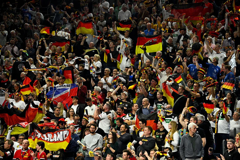 Die deutschen Handball-Fans sind heiß auf die Heim-WM 2027. (Archivbild) — © Tom Weller/dpa