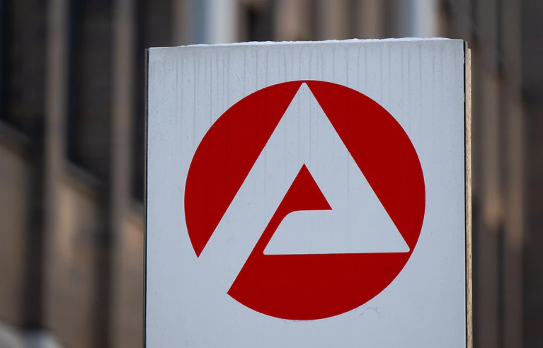 Statt einer kräftigen Frühjahrsbelebung weht nur ein laues Lüftchen auf dem bayerischen Arbeitsmarkt. (Archivbild) — © Sven Hoppe/dpa