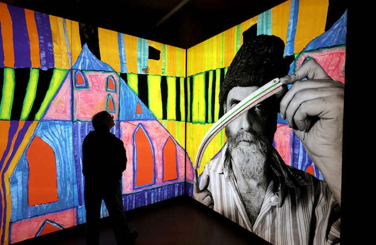 Friedensreich Hundertwasser soll auch die kommenden Jahre viele Kunstfreunde nach Lindau locken. (Archivbild) — © Karl-Josef Hildenbrand/dpa