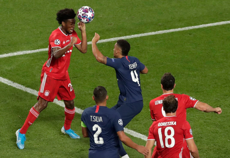 Kingsley Coman (l) köpft im Champions-League-Finale 2020 das Siegtor. — © Manu Fernandez/Pool AP/dpa