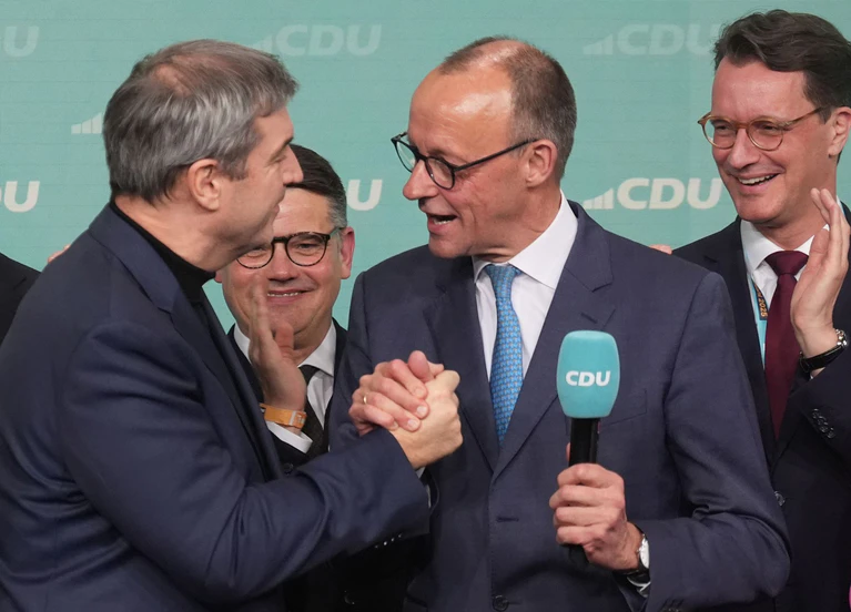 Auf der Bühne im Adenauerhaus wurde schon mal gefeiert - die eigentliche Arbeit geht für die Union aber bei der Regierungsbildung erst los.  — © Marcus Brandt/dpa