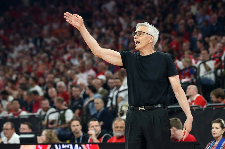 Bayern-Trainer Gordon Herbert gewann mit seinem Team auch bei Paris Basketball. (Archivbild) — © Matthias Stickel/dpa