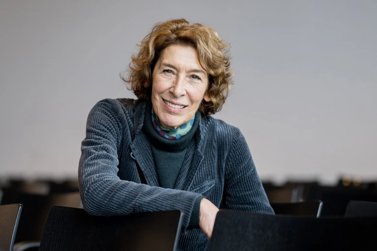 Adele Neuhauser, bekannt aus dem Wiener «Tatort», sieht Filmschaffende in der Pflicht, Sehgewohnheiten und Gewohnheiten, rein gesellschaftlich, zu hinterfragen, wie sie der dpa erzählte. (Archivbild) — © Tobias Hase/dpa