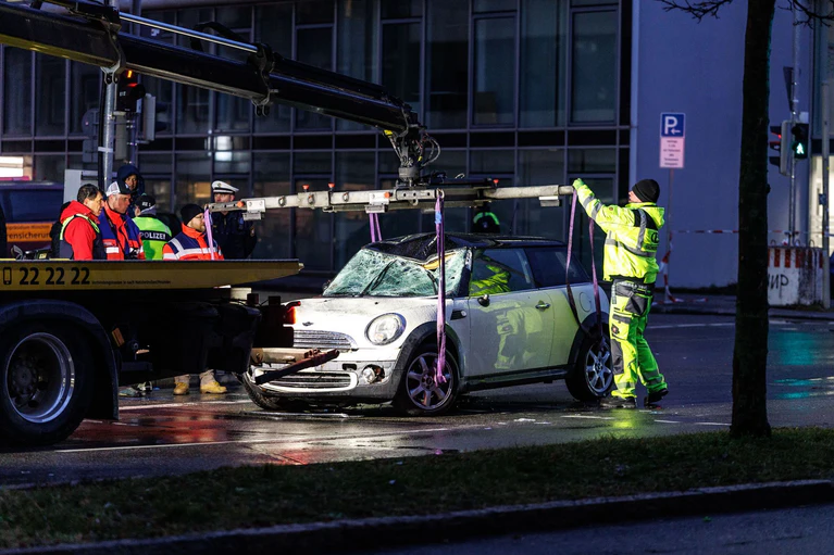 Mindestens 36 Menschen wurden verletzt. — © Matthias Balk/dpa