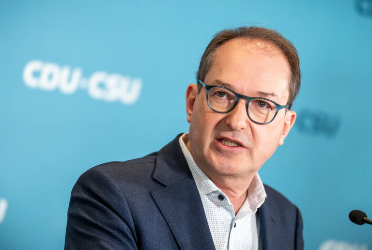 CSU-Landesgruppenchef Dobrindt dringt auf Reformen und Einsparungen — © Michael Kappeler/dpa