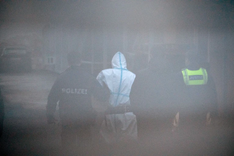 Der mutmaßliche Täter der Messerattacke von Aschaffenburg soll mehrere Monate davor in einer Flüchtlingsunterkunft eine Bewohnerin angegriffen haben - Ermittlungen gab es keine. (Archivbild) — © Daniel Vogl/dpa