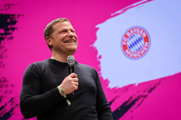 Nach langen Verhandlungen mit Joshua Kimmich ist Sportvorstand Max Eberl am Ziel. — © Christian Charisius/dpa