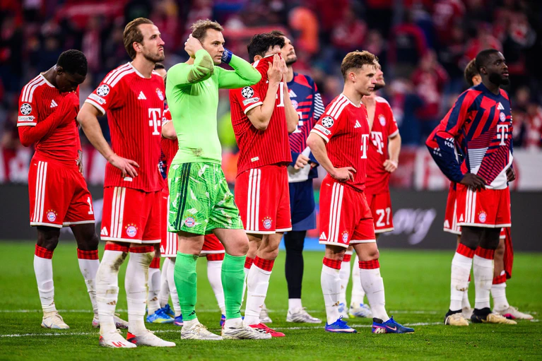 Enttäuschte Bayern-Stars nach dem geplatzten Finaltraum.  — © Tom Weller/dpa