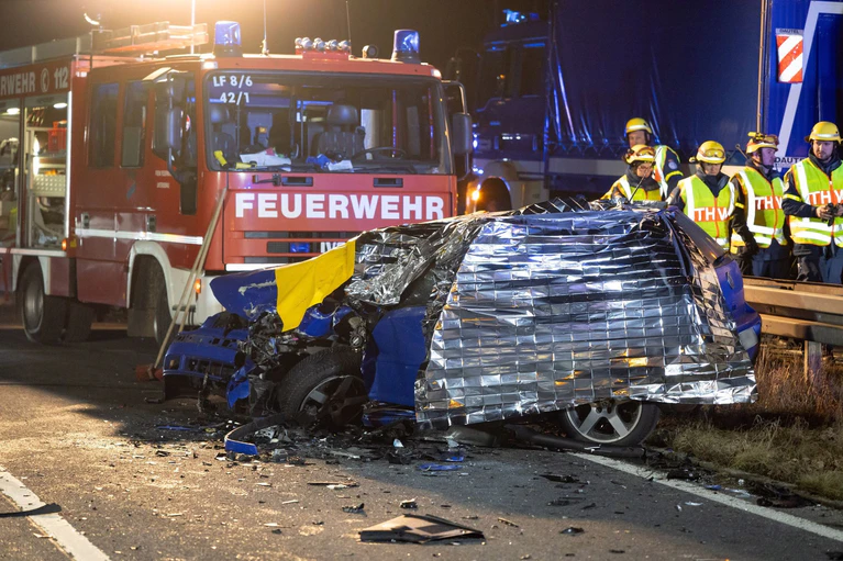 Warum die 18-Jährige in falscher Richtung unterwegs war, war zunächst noch unklar. — © Steffen Ittig/DBG:NEWS /dpa