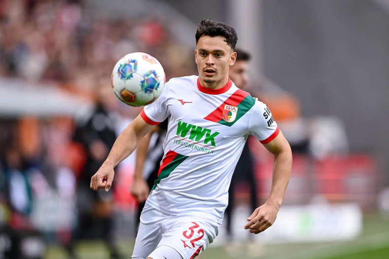 Offensivkraft Fabian Rieder ist weiter vom Augsburg Weg überzeugt. — © Harry Langer/dpa