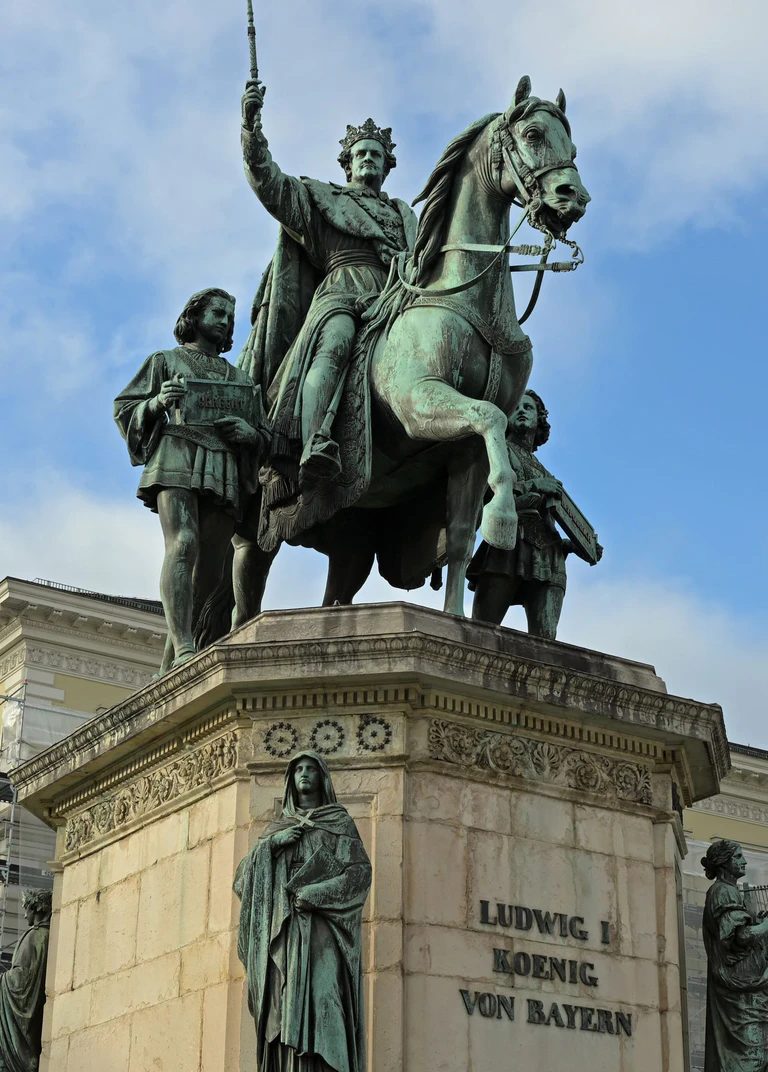 Das Denkmal am Odeonsplatz in München erinnert an Ludwig I. — © Malin Wunderlich/dpa