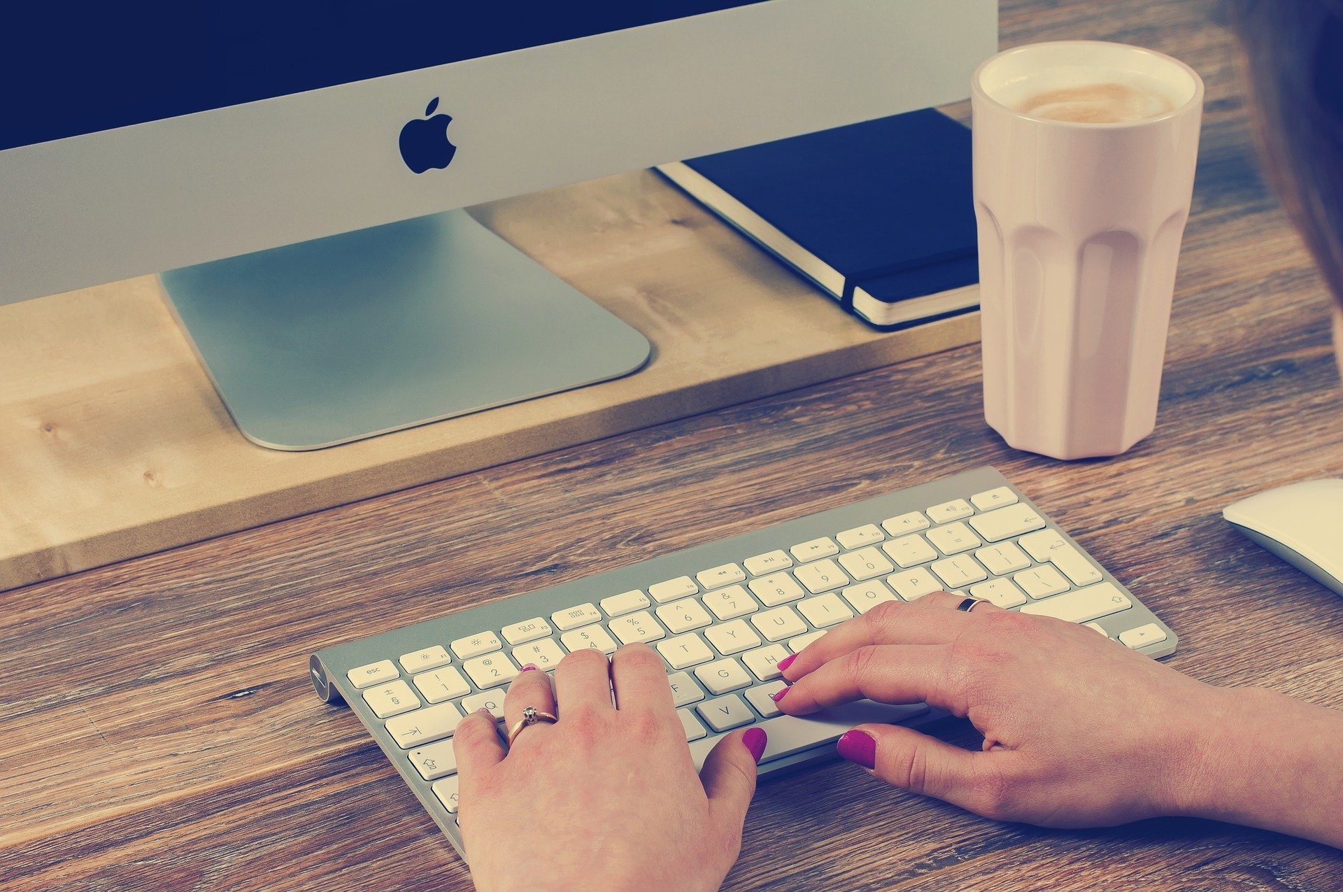 Arbeiten, Büro, Laptop, Bild von Free-Photos auf Pixabay